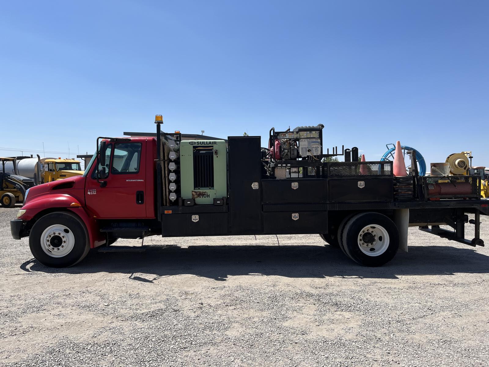 CAMION DE SERVICIO INTERNATIONAL 4300